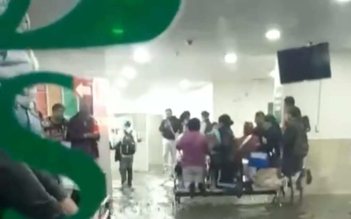 SE Inunda Hospital del imss por Fuerte Lluvia en el Valle de México