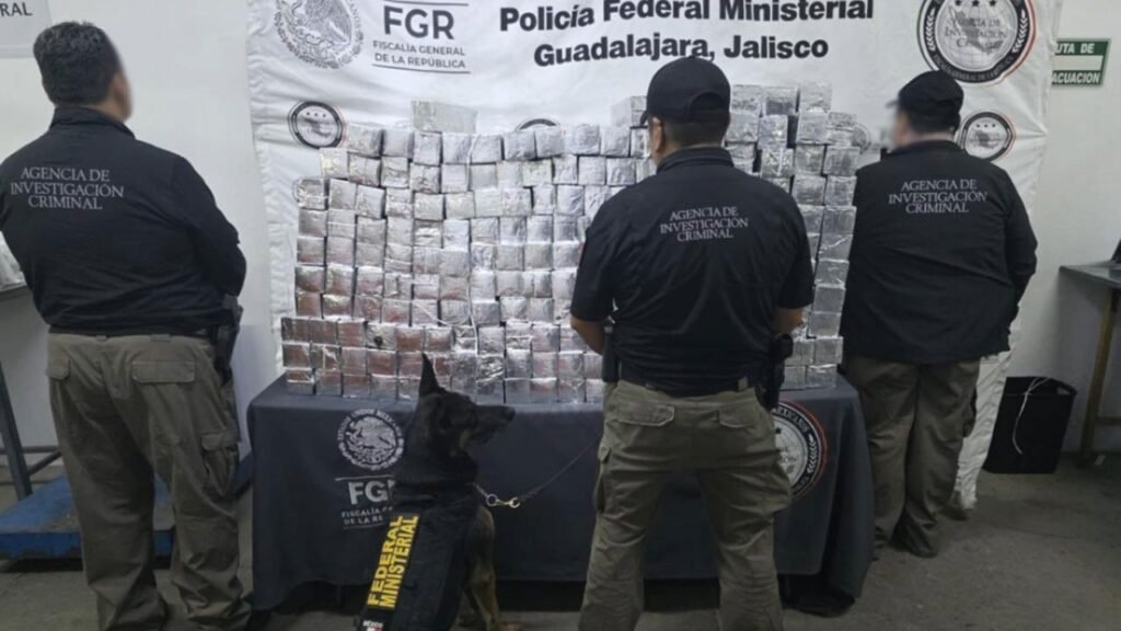 Decomisano 880 Mil Litros de Huachicol y Media Tonelada de Metanfetaminas en Tabasco y Jalisco