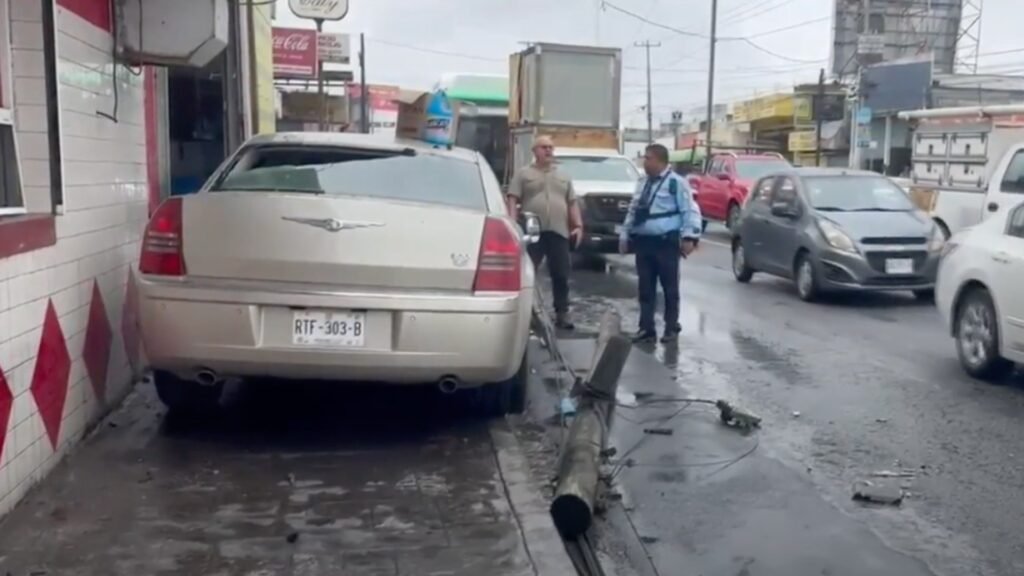 MUJER EN Presunto Estado de Ebriedad Ocasona Choque Múltiple en San Nicolás, NL; Heno 2 heridos