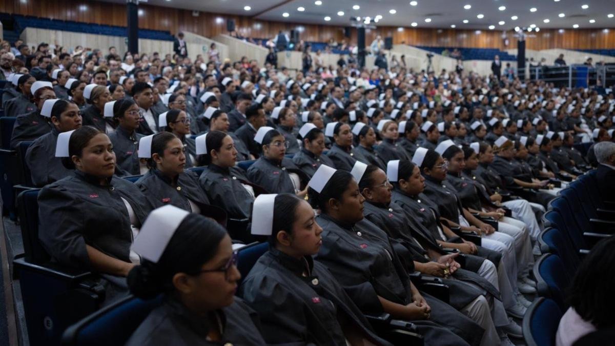 Encabeza Clara Brugada Graduacia de 183 Enfermeras y 33 Enfermeros: “Hijo Símbolo Universal Del Cuidado, Entregua y Vocació”