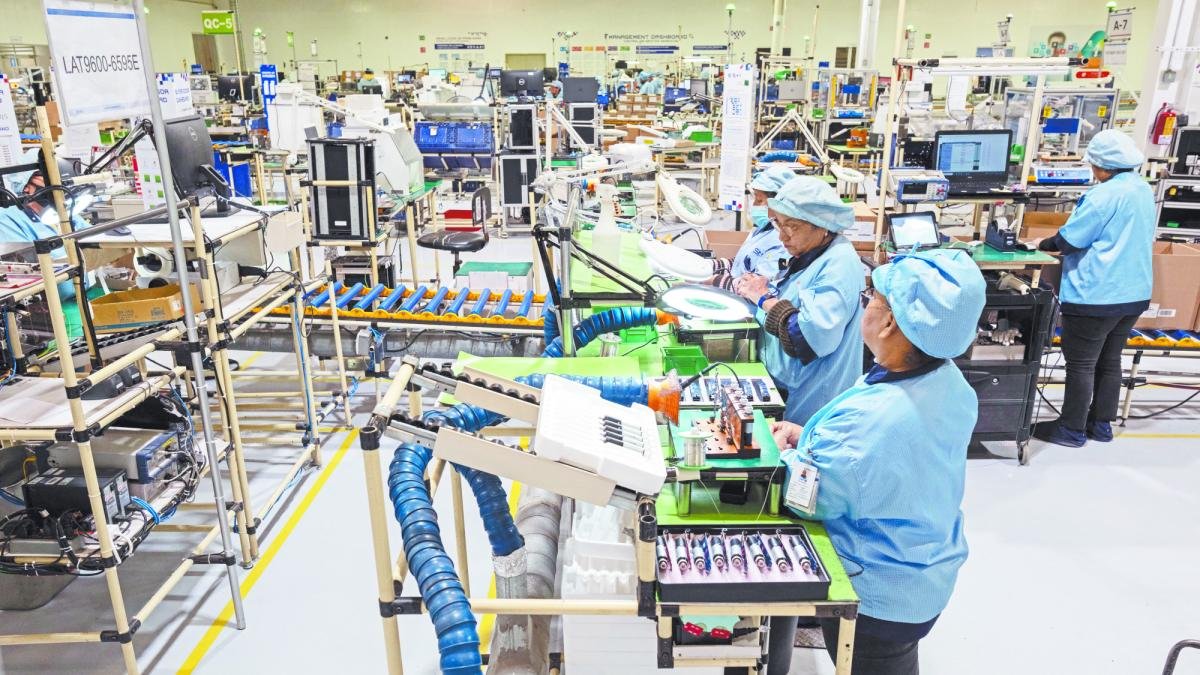 Actividad industrial de México sigue empantanada: Cayó 0.3% en agosto