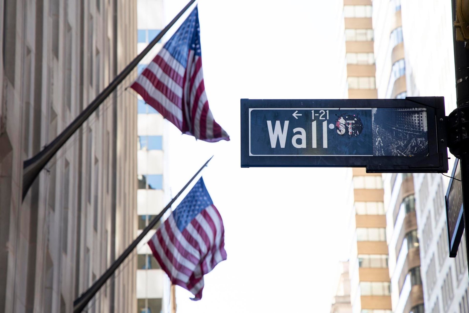Wall Street cierra ‘en grises’ ante la expectativa de reunión de Trump con Xi Jinping