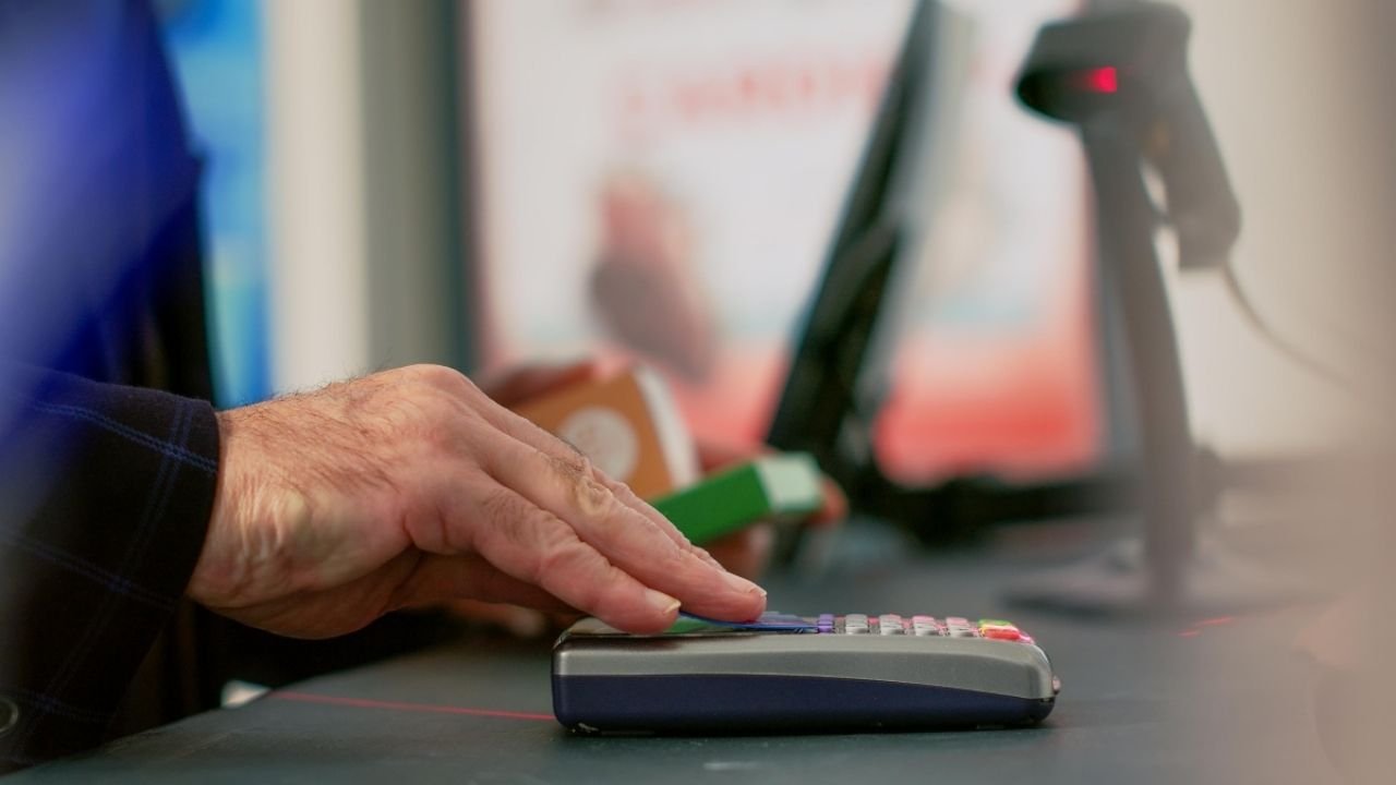 El IVA cae 27,4% en noviembre