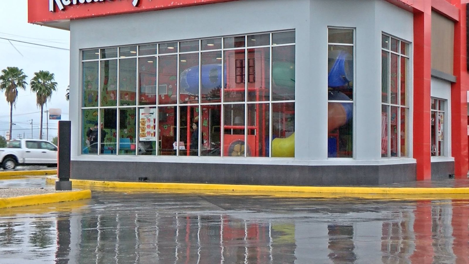 Clausuran Restaurante de Pollo Frito en Monterrey tras Denuncia de Familia por Intoxicación