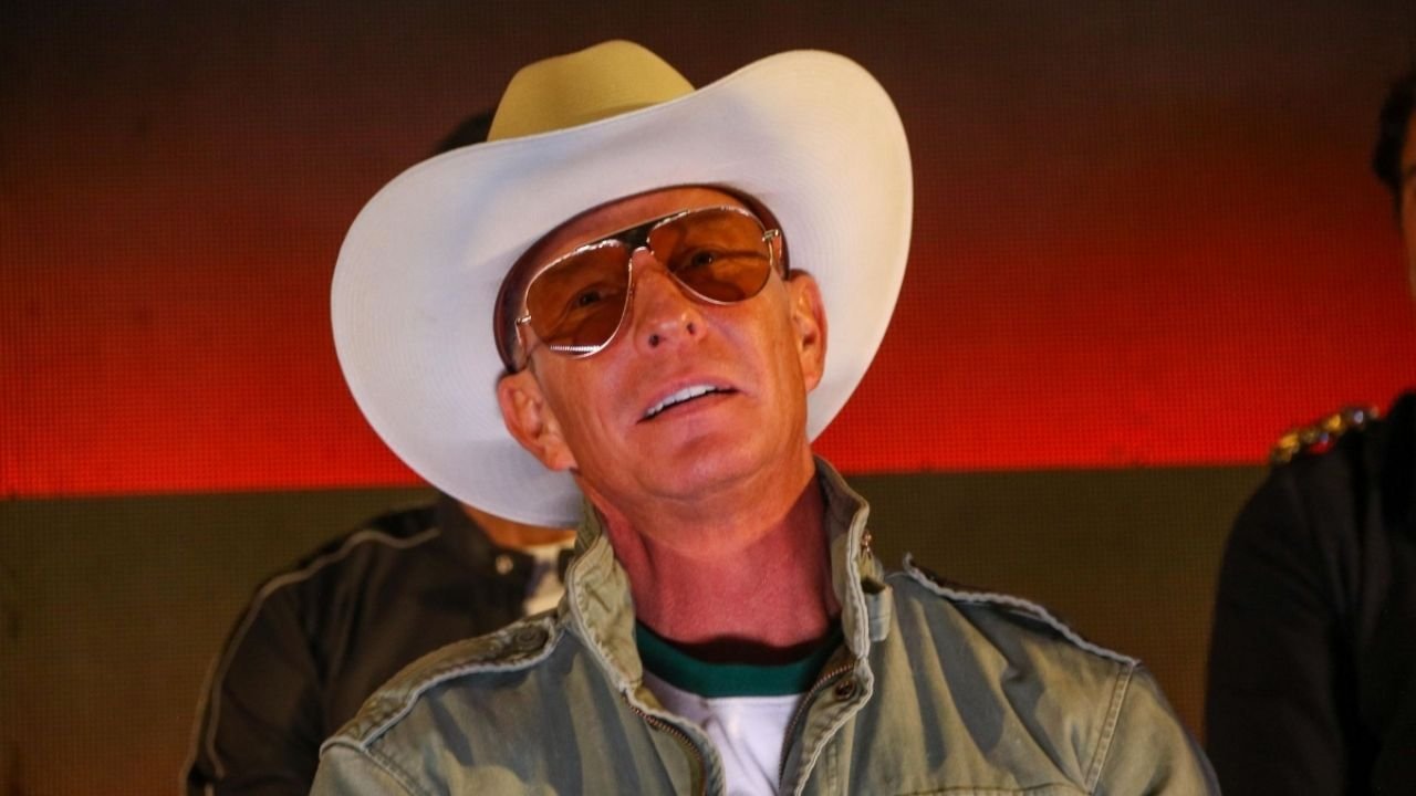 Después de que Andrea Legarreta confirmó su noviazgo, la hermosa cantante le mandó mensaje a Erik Rubín, ¿son novios?