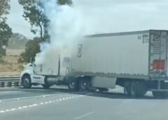 Incendian un Autobús de Pasajeros y Tráiler en la Autopista México-Puebla cerca del Periférico