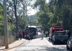 Autobús de pasajeros embiste a 7 autos en Valle de Bravo; deja varios lesionados y 3 viviendas afectadas | FOTOS