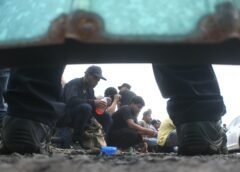 Sobreviviendo al narco: Migrantes deportados a México están en riesgo por los cárteles, según HRW