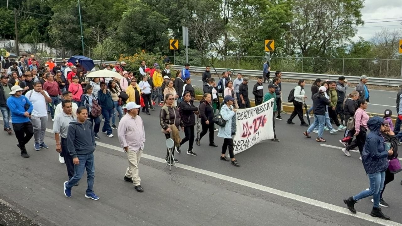 Marchan maestros de pueblos indígenas en exigencia de seguridad; denuncian amenazas, desplazamientos y desapariciones