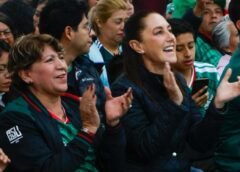 Sheinbaum disfruta el México vs Inglaterra desde Neza
